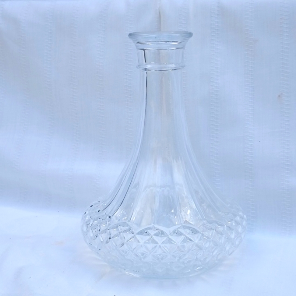 Clear glass decanter